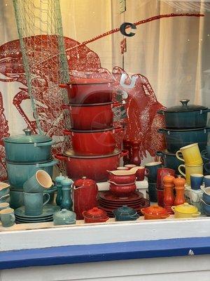 Le Creuset Window takeover