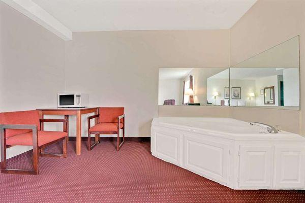 King Bed Jacuzzi Suite