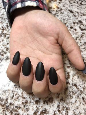 Almond shape full set with matte black