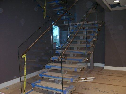 Single Stringer Staircase with Glass Rail for Commercial Office Building