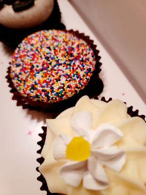 Birthday cake,  Leo drop, cookies n cream cupcakes