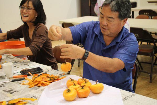 In our Hoshigaki workshop held in January, participants learn the art of dried persimmons! Yum!