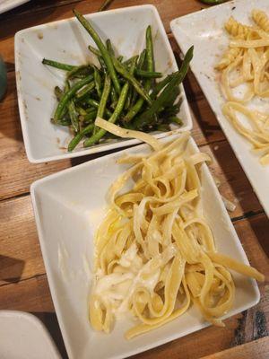 Alfredo and green beans. This is what is left over.