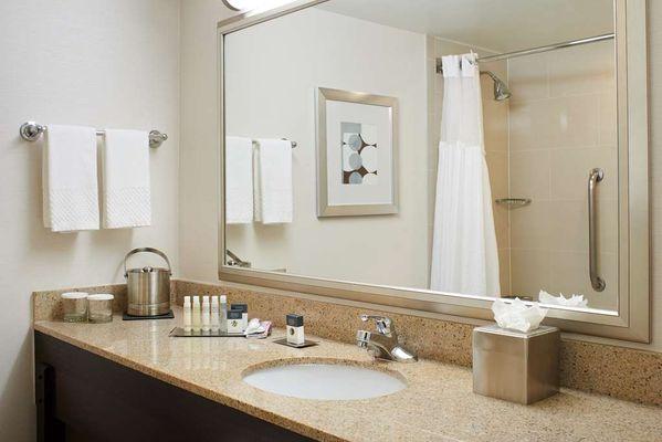 DoubleTree by Hilton Hotel Detroit - Dearborn