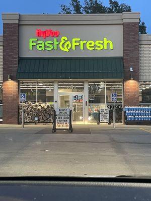 Hy-Vee Fast & Fresh