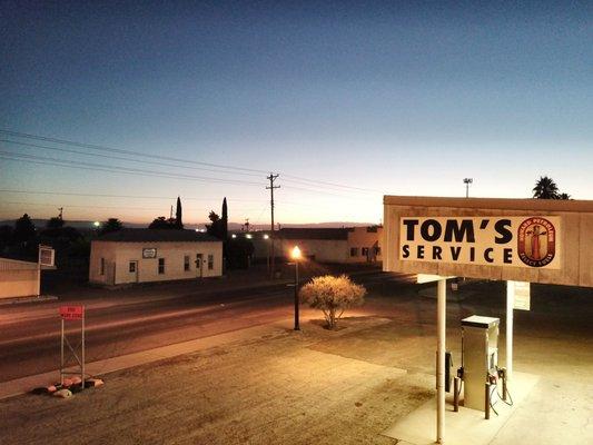 Tom's Service Station