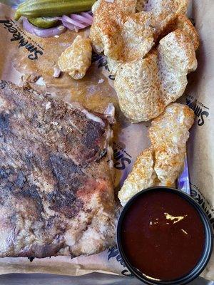 Ribs with pork rinds