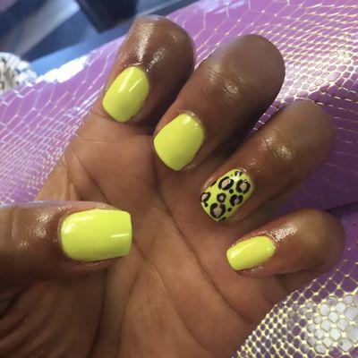 Service: Gel Polish Soak Off + Gel Manicure on 
Natural Nails with Nail Art