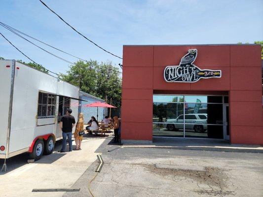 Entrance w Foodtruck out front