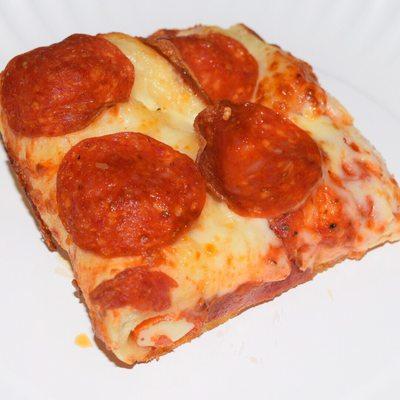 Pepperoni Stuffed Crust Deep Dish: Little Caesars