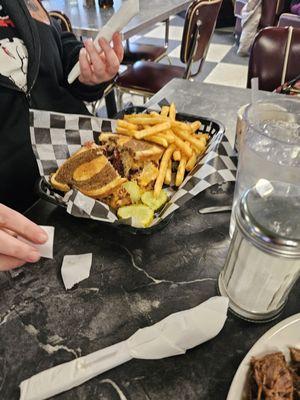 Reuben w/Fries