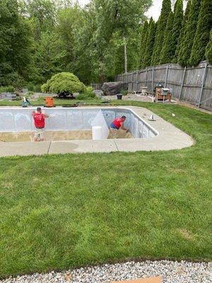 putting foam on sides of pool walls