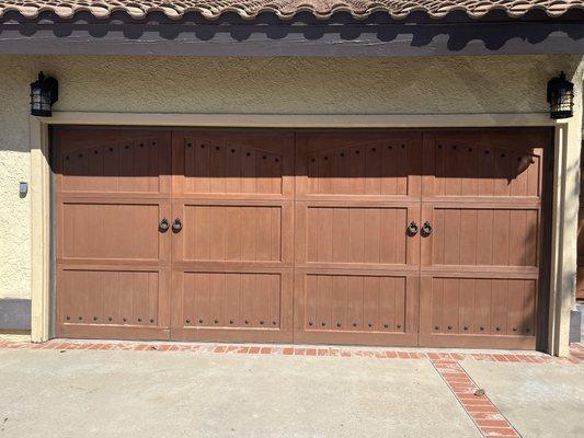 Wood garage door (Before)