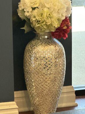 Mirrored vase