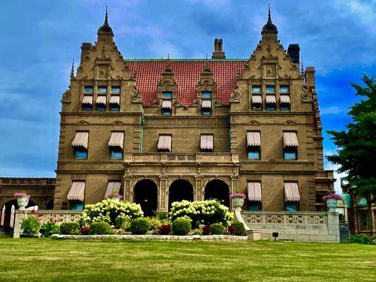 Exterior of Pabst Mansion