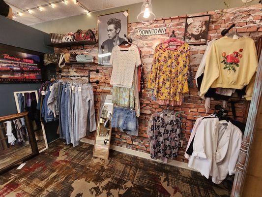 Men's and Women's vintage, new and gently used pre-owned clothing and accessories boutique.