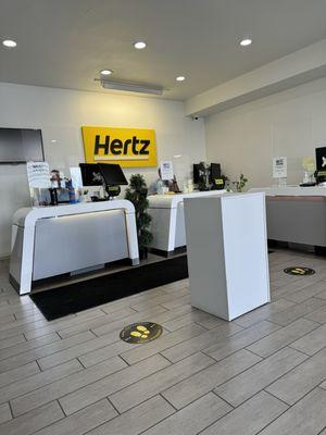 Hertz Car Rental - Northridge Devonshire HLE