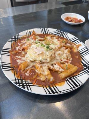 Spicy rice cake w/ cheese & egg