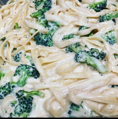 Fettuccine Alfredo with broccoli