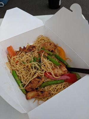 Garlic Noodle with Chicken, asparagus & red bell peppers.