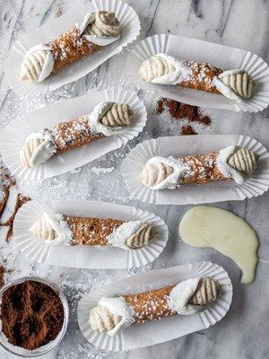 Thai Coffee Cannoli