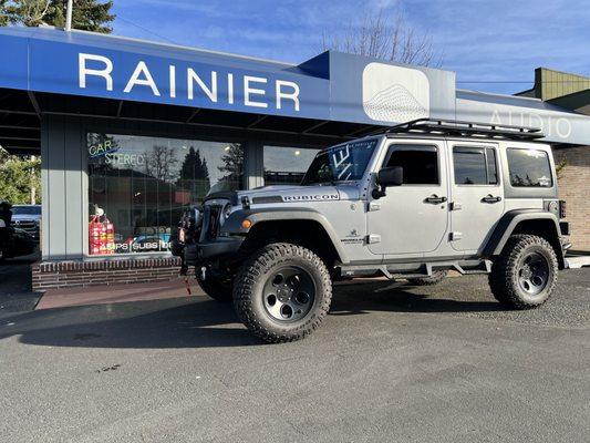 Jeep Wrangler in for a Stinger Heigh10 and some Blindspot Cameras