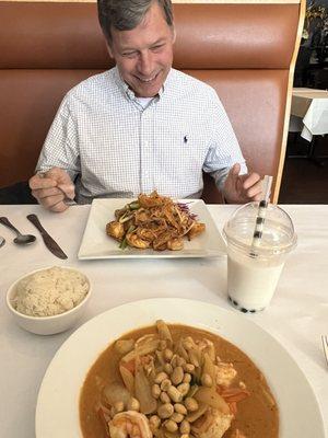 Wonton pad Thai and Massamun Curry shrimp with sticky rice