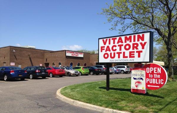 Vitamin Factory Outlet entrance on Smithtown Ave