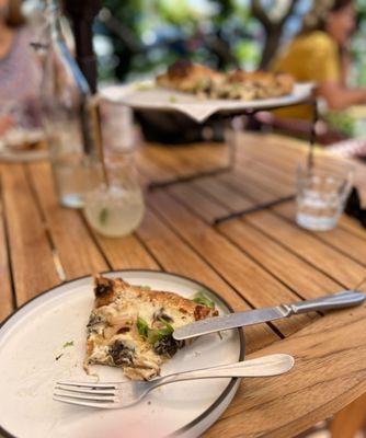 Delicious mushroom pizza! Crust is so tasty! And the Truly spritz