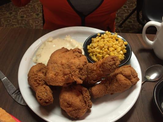 Fried chicken, mashed potatoes with gravy and corn