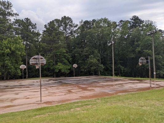 Basketball at Morreene Road Park