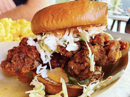 Hot chicken sandwich (medium heat)