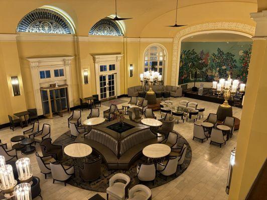 The beautiful lobby features a bar and live music.