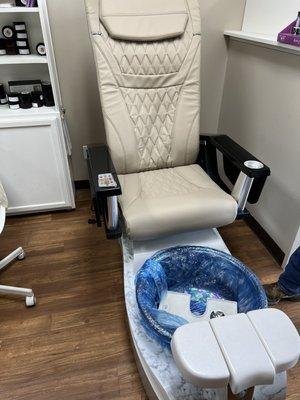 State of the art pedicure throne