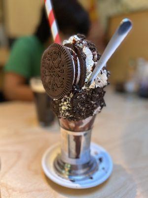 OREO COOKIES 'N CREAM shake