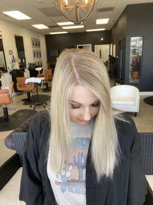 Full highlight with a shadow root by Emily!