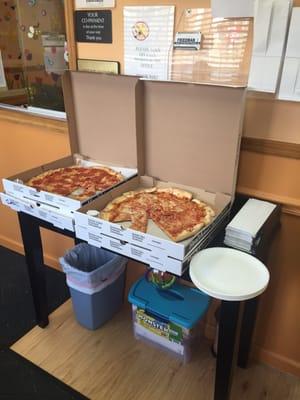 Pizza party to say thank you to the patients!!! Whaaat???? HAPPY FRIDAY