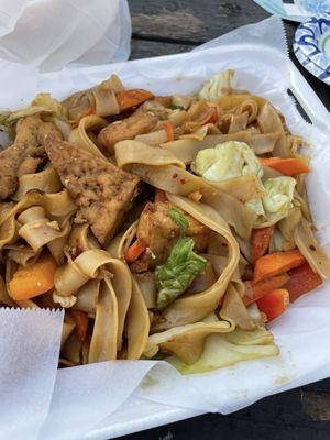 Tofu veggie drunken noodles