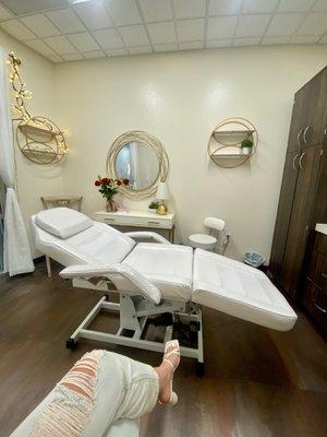 Clean & welcoming salon!