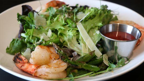 Roasted shrimp and asparagus salad