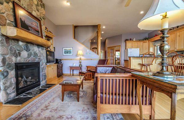 Aspenwood 6526 is a cheerful 3 bedroom family vacation townhome in Tofte with panoramic views of Lake Superior.