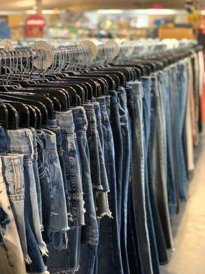 Lots of name brand jeans.