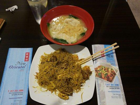 DELICIOUS  at a reasonable price and friendly atmosphere: Featured below is shrimp and pork wonton soup and Singapore Mei Fun!