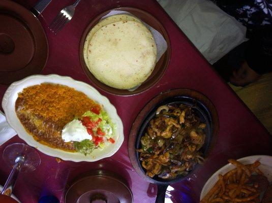 Fajita's with rice, beans, sour cream and guac.