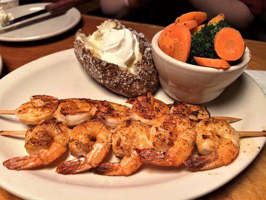 Shrimp with baked pot and veggies