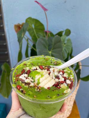 Live green smoothie bowl