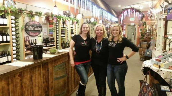 Some of the lovely ladies of Pasek Cellars!! *I asked them if I could take their picture, btw*