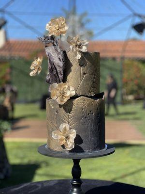 Black and gold wedding cake