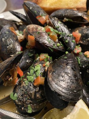 PEI Mussels in White Wine