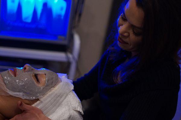 Becky giving a relaxing massage while the mask sets